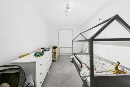 3 bedroom flat to rent - Photo 5