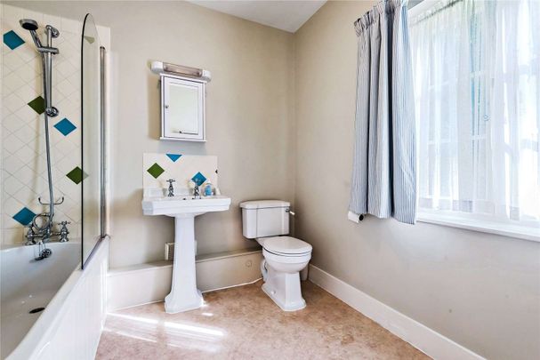 Beautiful detached two-bedroom lodge house. - Photo 1