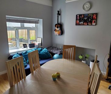 3 bedroom end of terrace house to rent - Photo 2