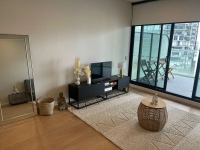 LARGE 1BED EXPERIENCE THE LUXURY LANDMARK - Photo 1