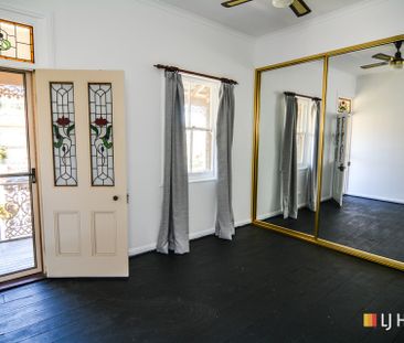 Stunning 2 Storey Terrace - Photo 3