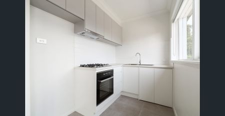Stylishly Renovated One Bedroom Apartment Close To The Market - Photo 3