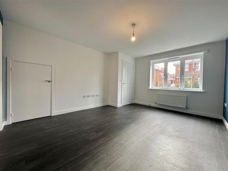 3 bedroom semi-detached house to rent - Photo 2