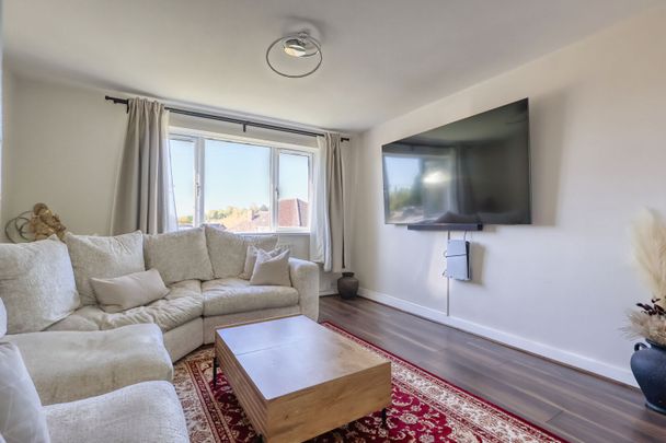3 Bedroom Semi Detached House To Rent - Photo 1