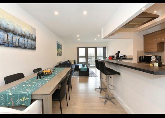 Room in a Shared Flat, Hutchings Wharf, E14 - Photo 1