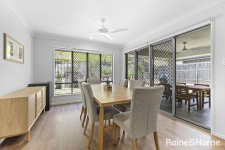 Exquisite Entertainers Home in Upper Coomera - Photo 2