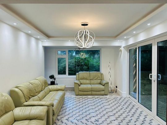 5 bedroom detached house to rent - Photo 1