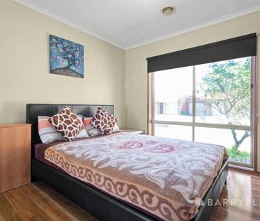 Stylish & Convenient 3-Bedroom Gem in Central Pakenham - Photo 1