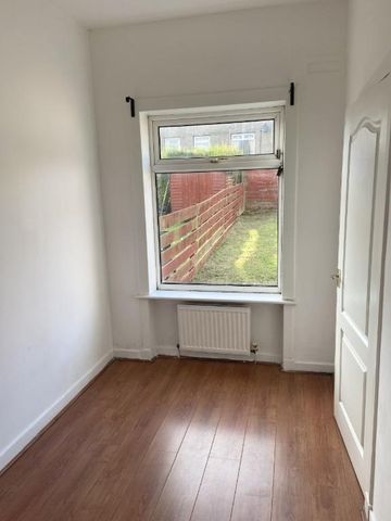 3 bedroom flat to rent - Photo 3