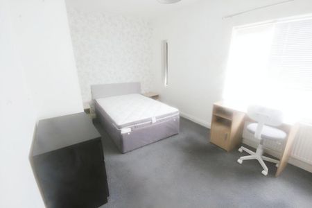 3 bedroom terraced house to rent - Photo 4