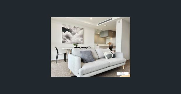 1 bedroom, 1 bathroom, 1 car park and large balcony next to Highpoint - Photo 1