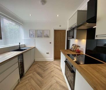Stylish Bedroom Apartment, LN1 - Photo 4