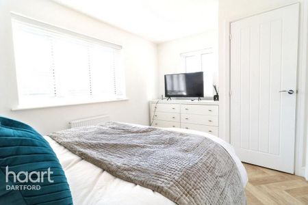 3 bedroom semi-detached house to rent - Photo 2