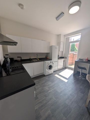 1 bedroom in a house share to rent - Photo 3