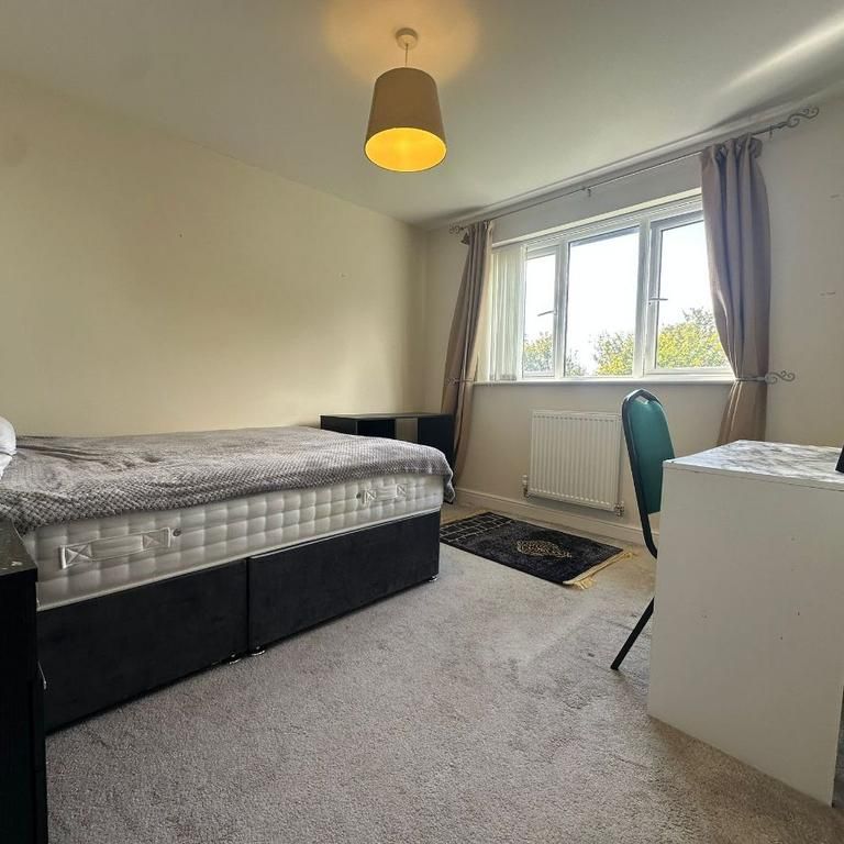 1 bedroom in a house share to rent - Photo 1