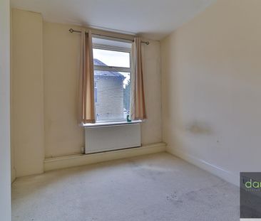 3 bed terraced house to rent in George Street, Greetland, Halifax - Photo 4