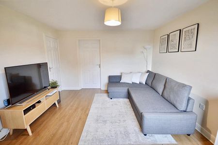 3 bedroom semi-detached house to rent - Photo 2