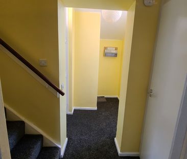 2 Bed Terraced House, Dulverton Garth, LS11 - Photo 1