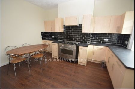 6 Bedroom Student Properties in Hyde Park - Photo 3