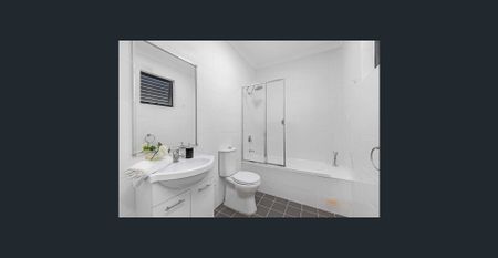 3 BEDROOM APARTMENT IN PRIME WENTWORTHVILLE LOCATION! - Photo 4