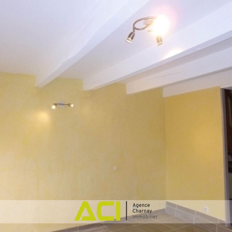 PRISSE PETITE MAISON DE VILLAGE AVEC COUR FERMEE - Photo 1