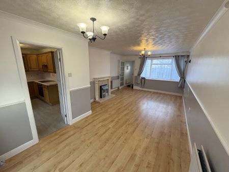 Heighams, Harlow - Photo 2