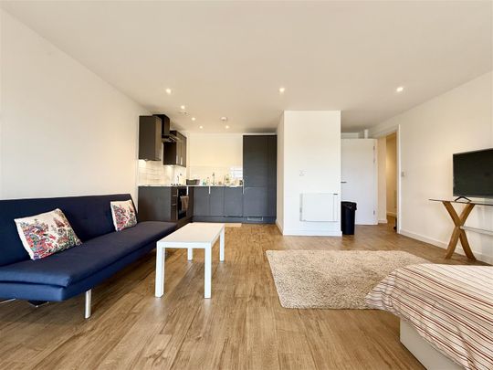 Lincoln House, Bolton - Photo 1