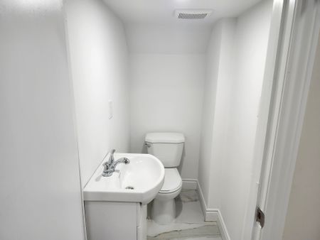 For Lease - 182 ESTHER Crescent, Thorold, Ontario - Photo 4