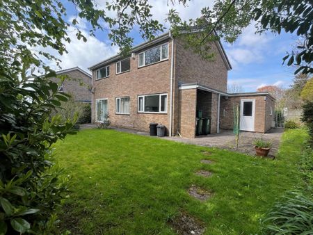 4 bedroom detached house to rent - Photo 4