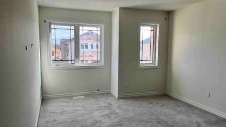 For Lease - 242 Palace Street, Thorold, Ontario - Photo 5