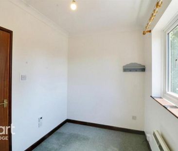 2 bedroom end of terrace house to rent - Photo 3