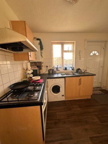 Room in a Shared House, Old Oak Common Lane, W3 - Photo 3