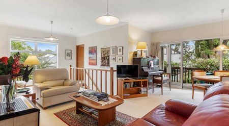 Charming 3-Bed Family Home in Epsom's Double G... - Photo 4