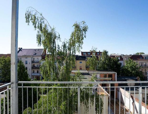 Sanierte 2-Zimmer-Wohnung mit moderner Einbauküche und Balkon in Leipzig-Altlindenau - Foto 1