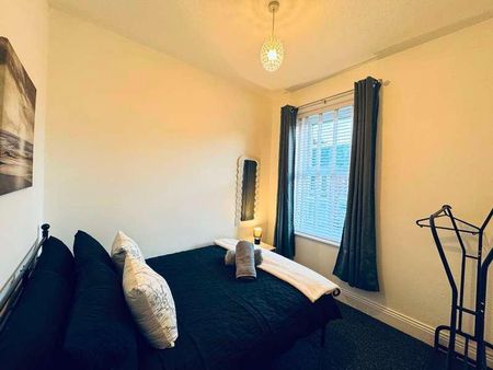 Belford Terrace, North Shields, NE30 - Photo 2