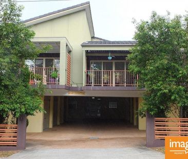 Ground Floor 2 Bed Unit with Private Courtyard! - Photo 3