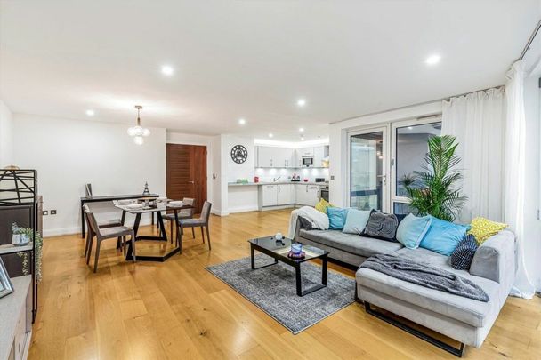 Glasshouse Yard, London, EC1A - Photo 1