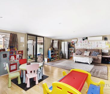 **Charming Family Home in Prime Minto Location** - Photo 4