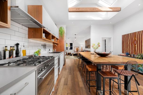 Style & Interior Precision - Photo 1