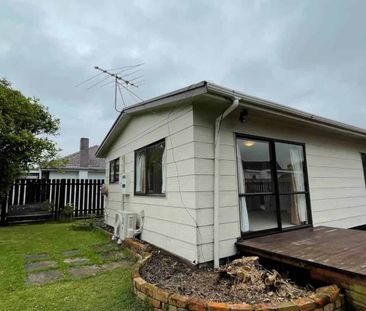 Sunny, Secure Living with Yard & Garage in Mt ... - Photo 4