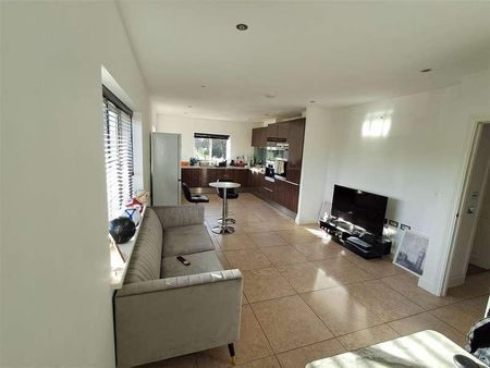 Royal Connaught Drive, Bushey, WD23 - Photo 4