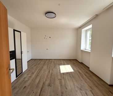 Helle 1-Zimmer-Wohnung mit Parkplatz in zentraler Lage zu vergeben! - Photo 1