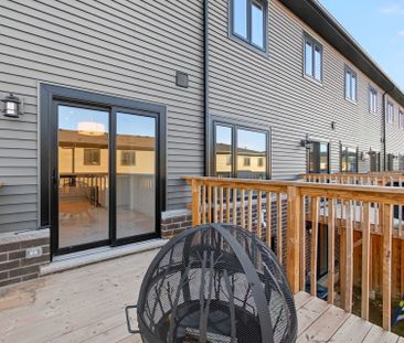 For Lease - 47 BENSLEY Lane, Hamilton, Ontario - Photo 4