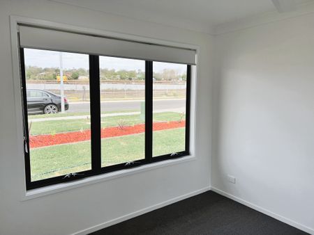 31 Whitewood Way, Cotswold Hills QLD 4350 - House For Rent | Domain - Photo 2