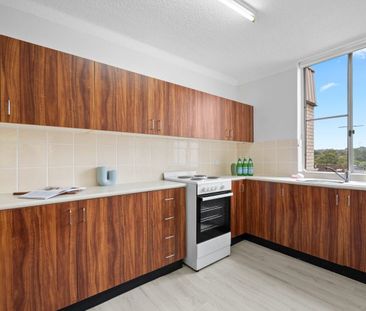 Top floor comfort with everyday convenience - Photo 5