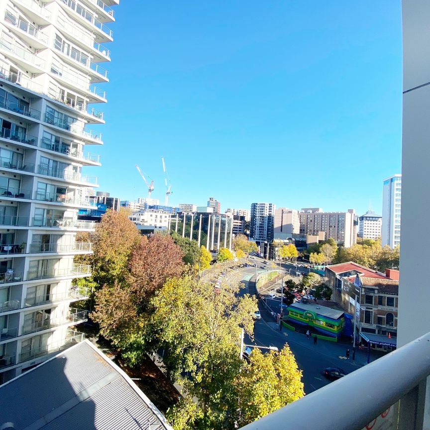 Bright Two-Bed with Openable Windows - CBD Living - Photo 1