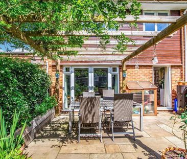 4 bedroom semi-detached house to rent - Photo 3