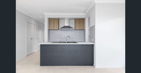 Modern Family Living in a Prime Location – 8 Sugarloaf Crescent, Banya - Photo 3