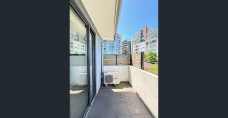 Modern two bedroom Apartment Ready to Move in Now! - Photo 4