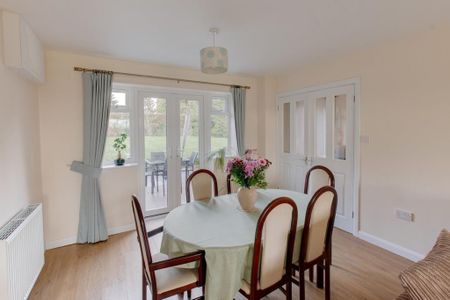 4 bedroom detached house to rent - Photo 4